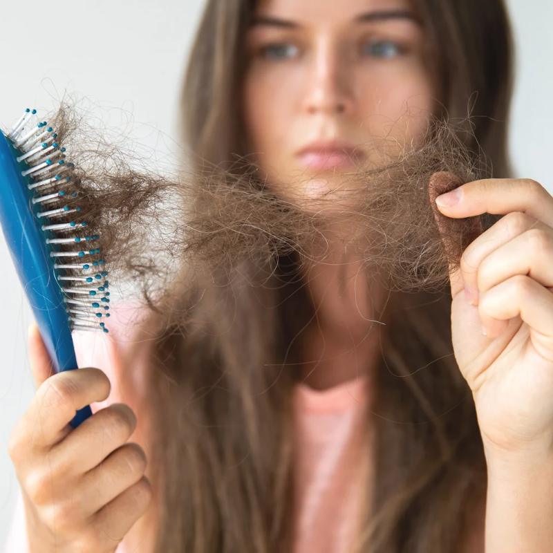 La verdad incómoda: la caída del cabello en la menopausia