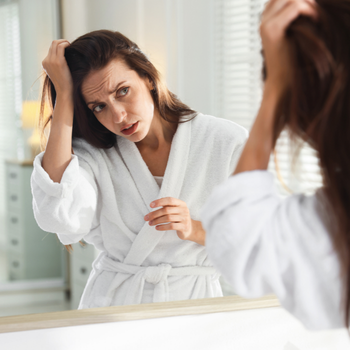 La verdad incómoda: la caída del cabello en la menopausia